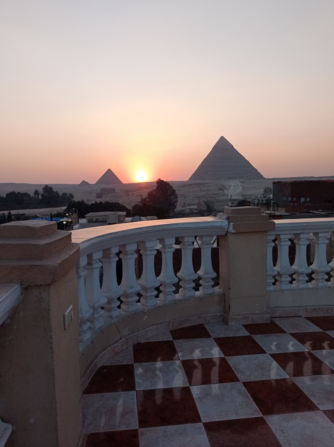 Royal pyramids Inn