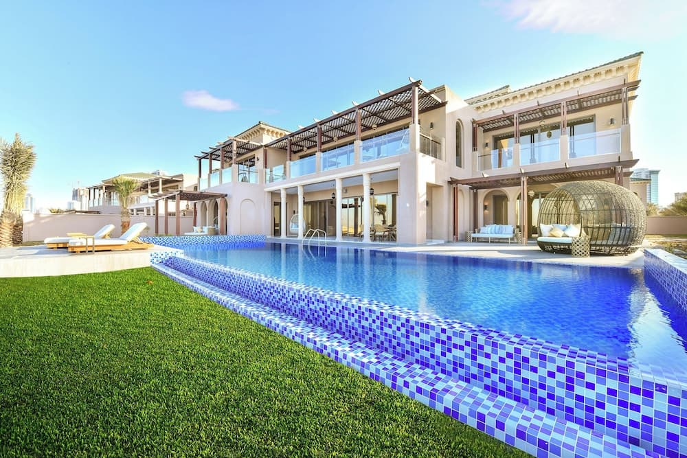 Royal Saray Resort