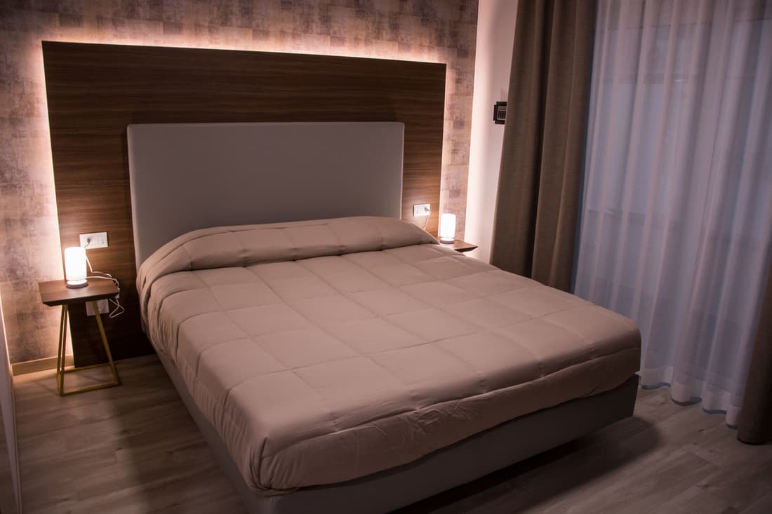 8 Room Hotel