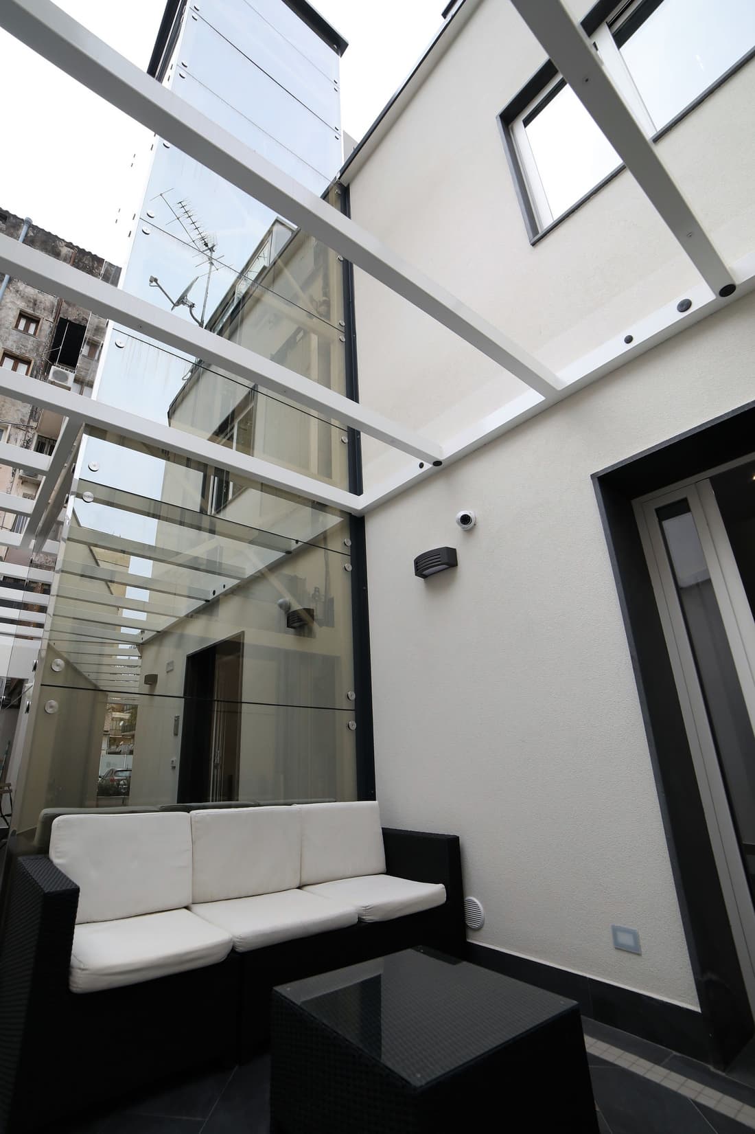 8 Room Hotel