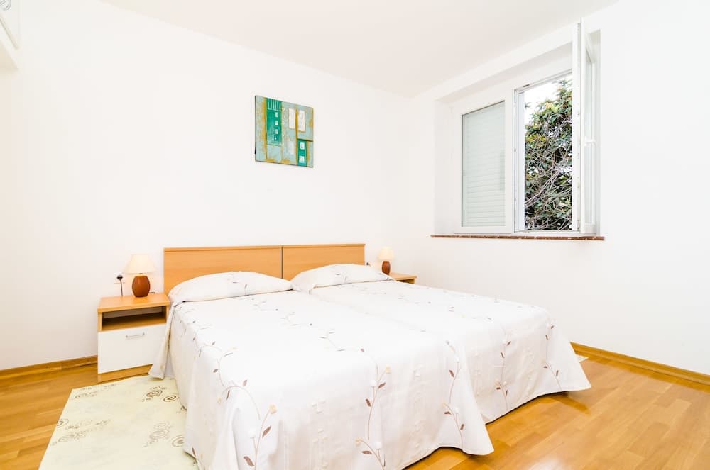 Nikola Apartments