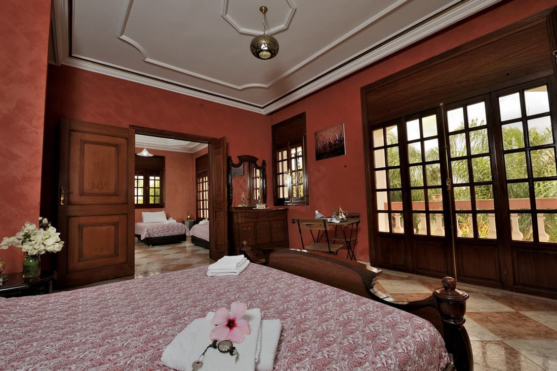Lhostel