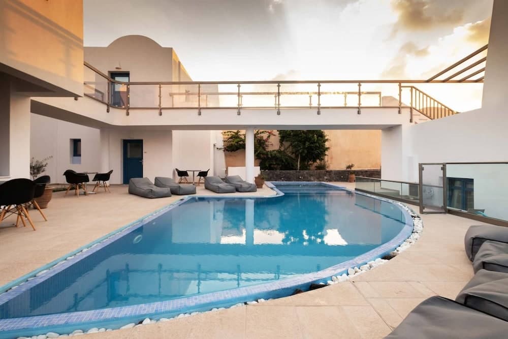 Tristhenia Hotel