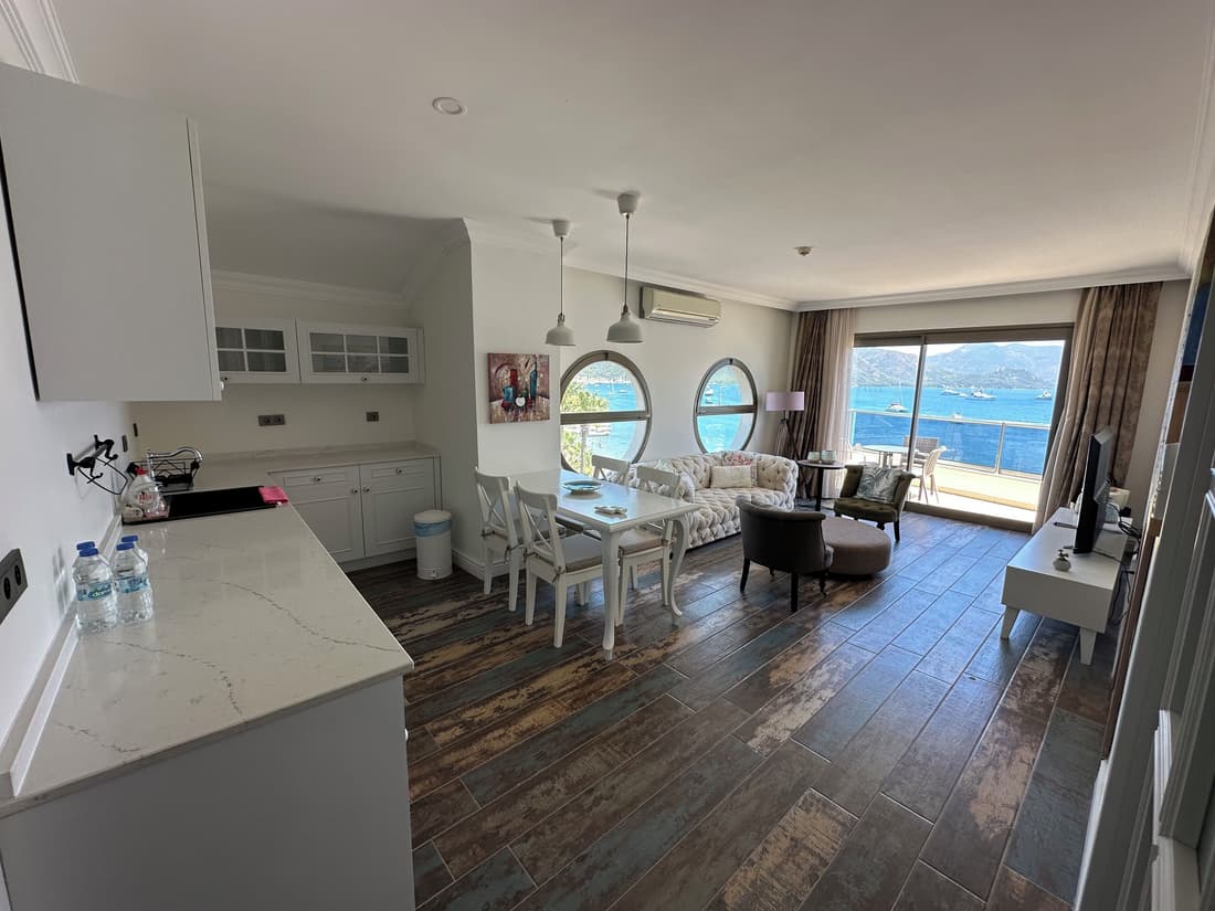 Aurasia Beach Hotel