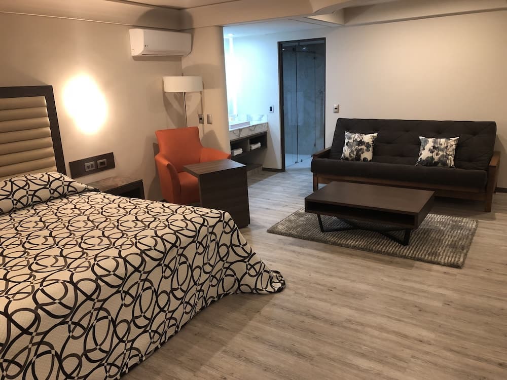 Econo Express Hotel