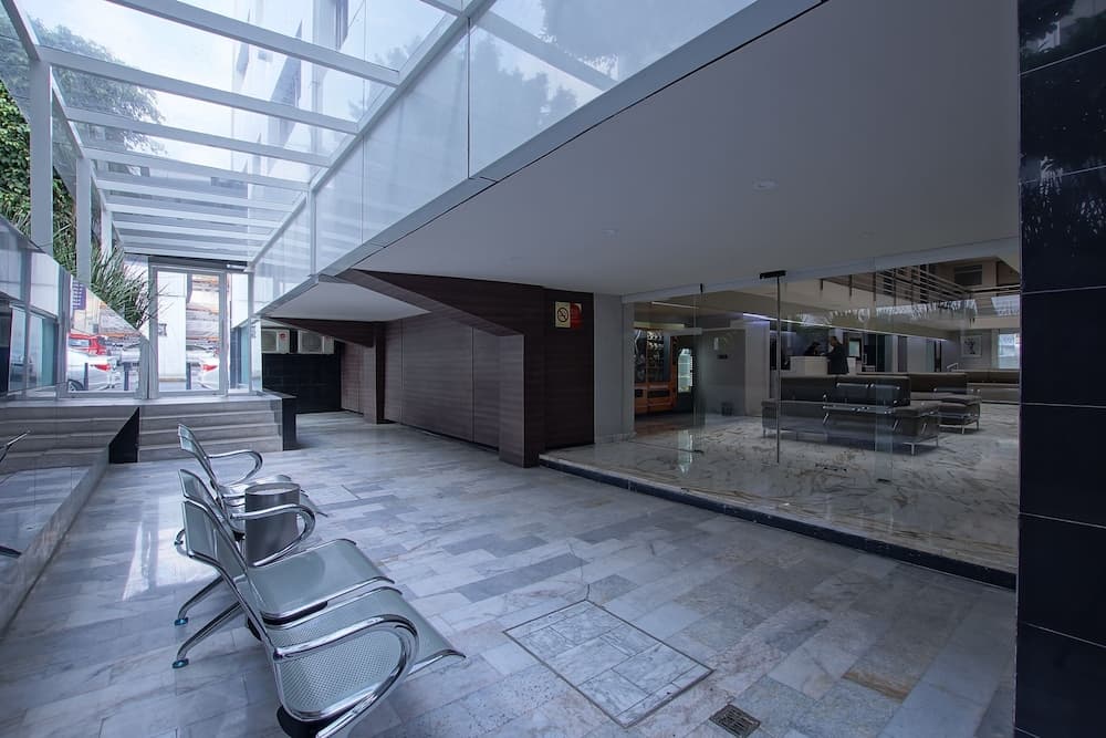 Econo Express Hotel
