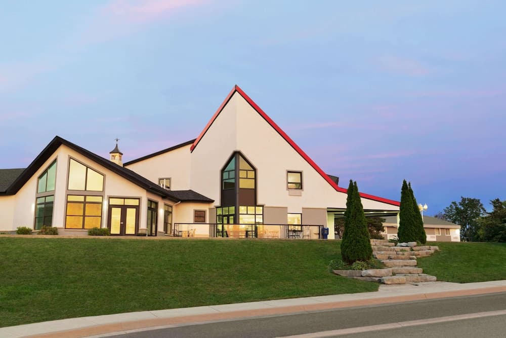 Days Inn by Wyndham Kingston
