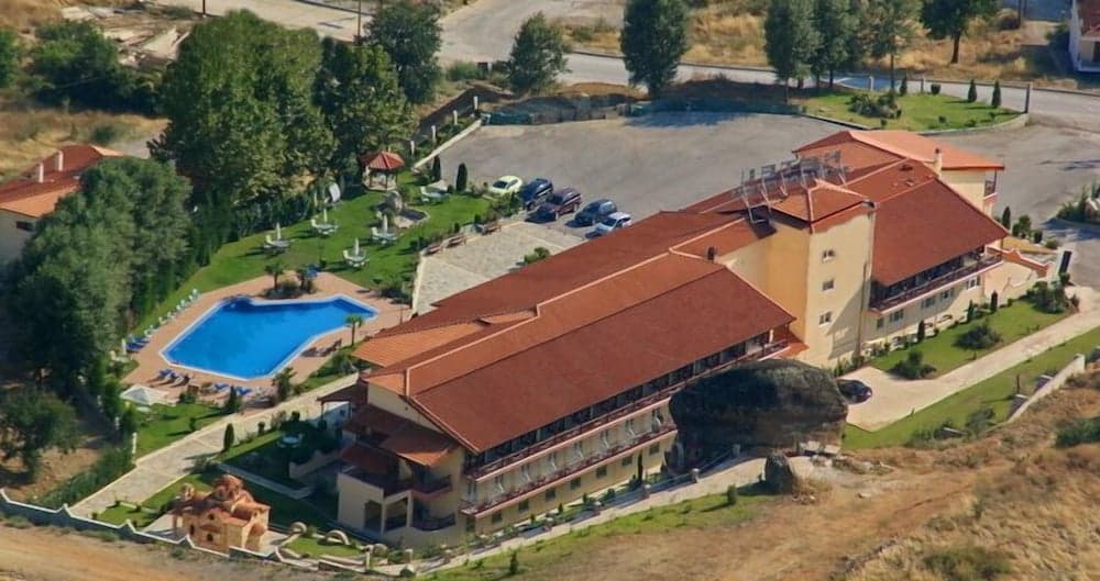 Famissi Eden Hotel
