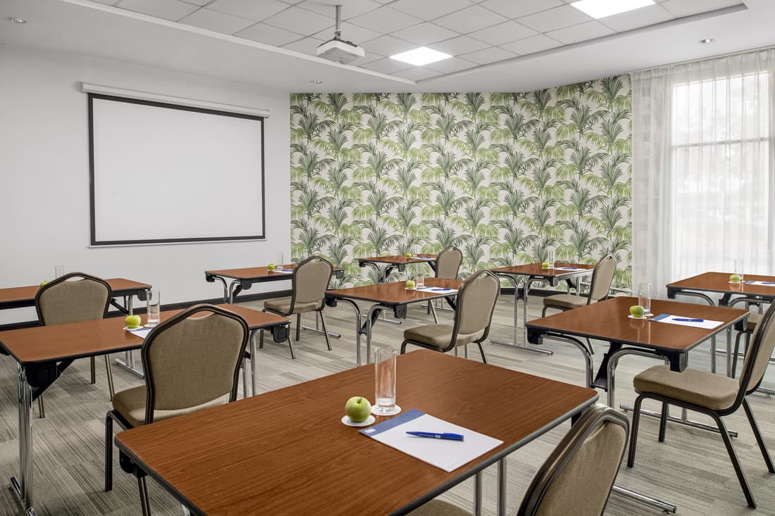 Holiday Inn Express Dubai Safa Park by IHG