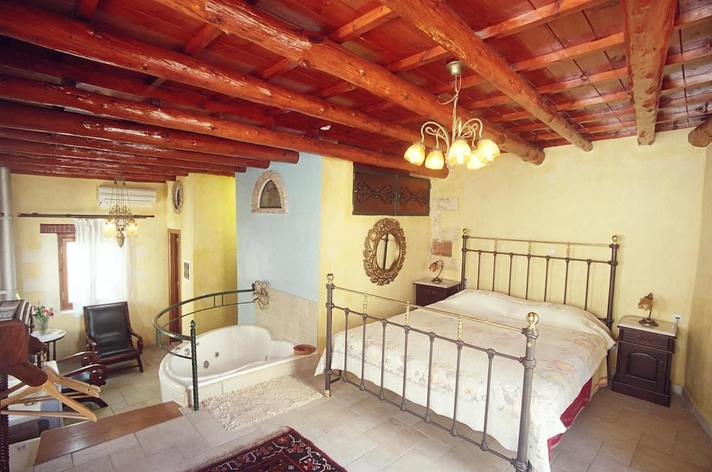 Ifigenia Rooms & Studios