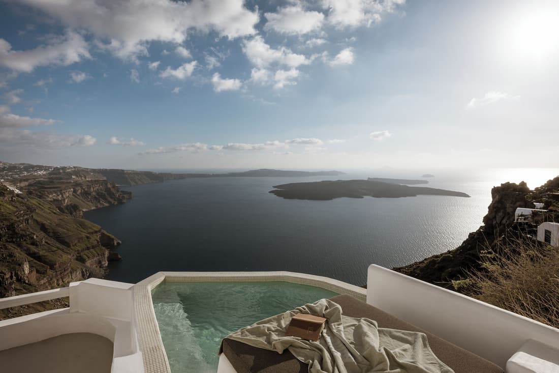 Aqua Luxury Suites