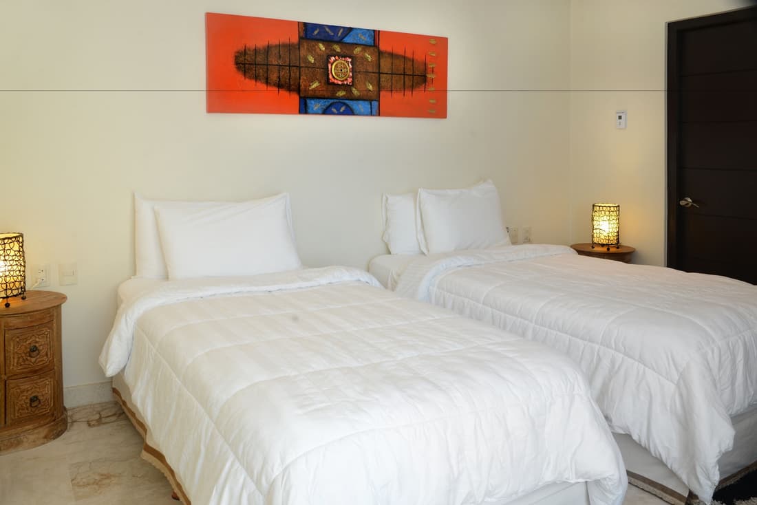 El Taj Oceanfront & Beachside Condo Hotel