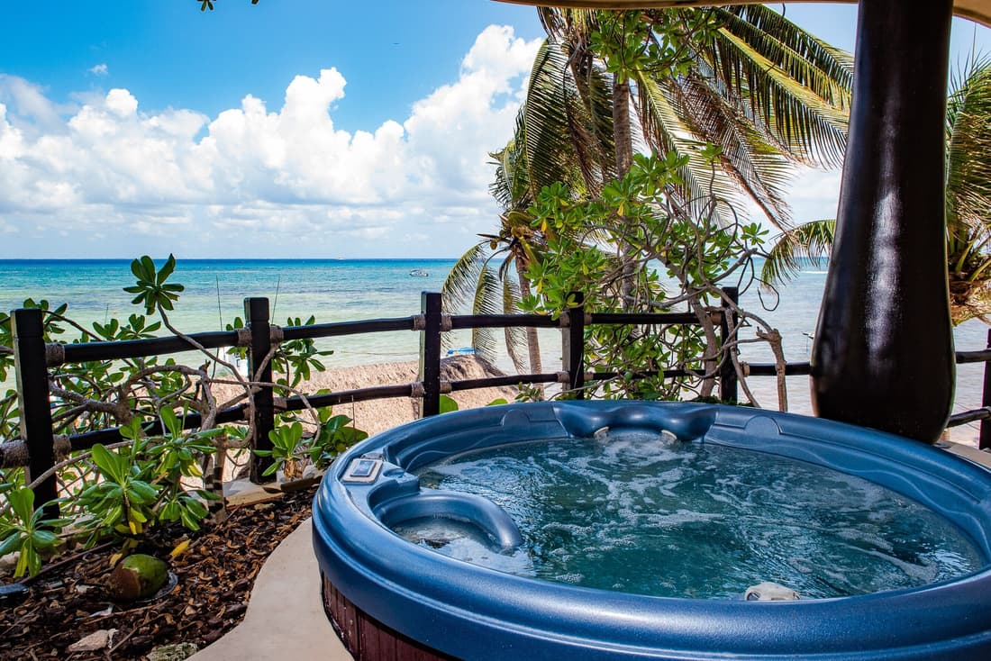 El Taj Oceanfront & Beachside Condo Hotel
