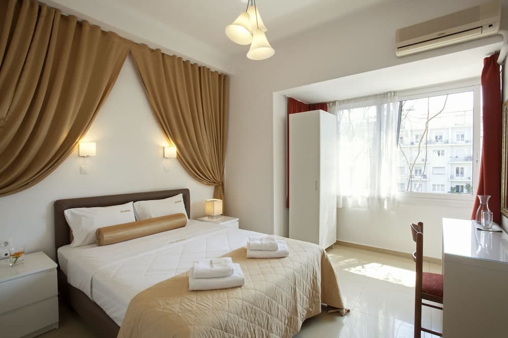 Metropolis Hotel