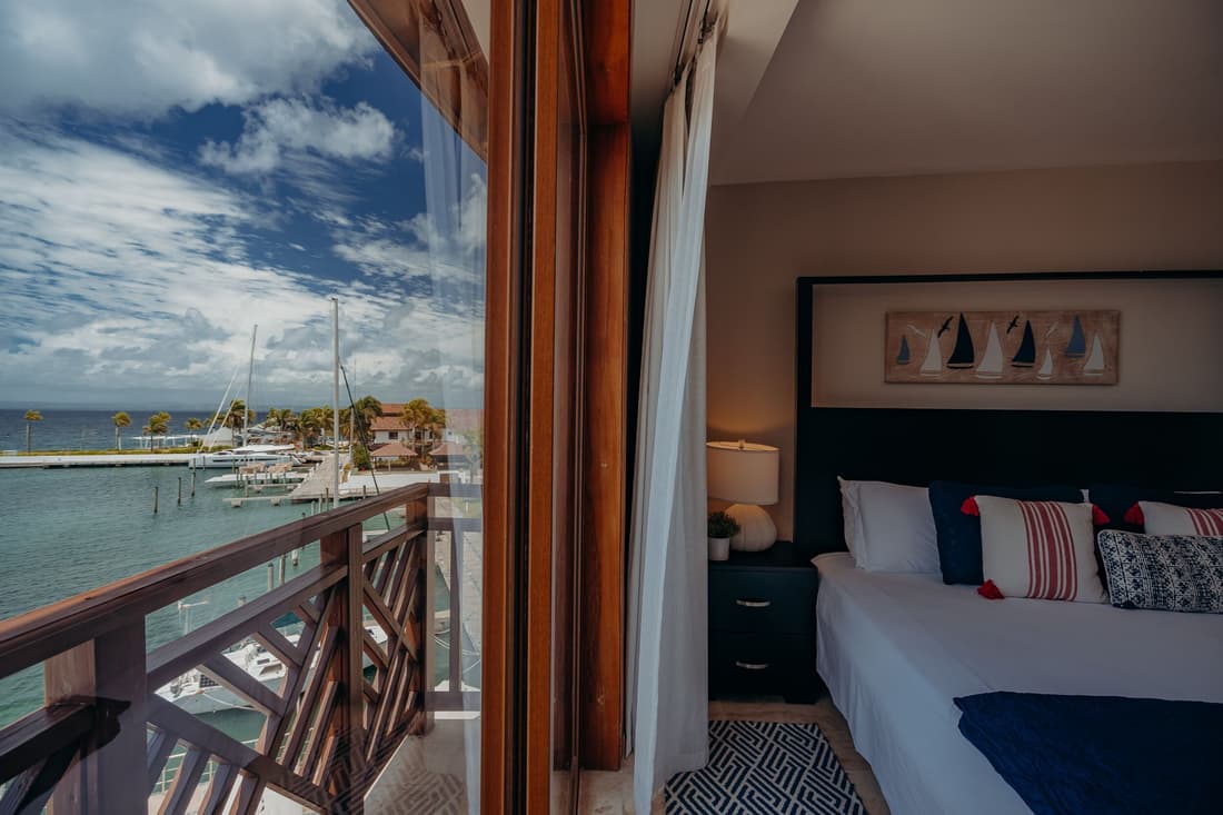 Bannister Hotel &  Yacht Club