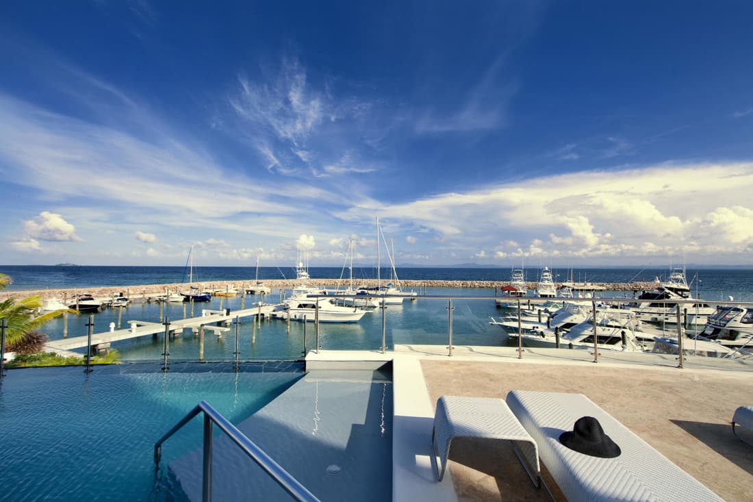 Bannister Hotel &  Yacht Club