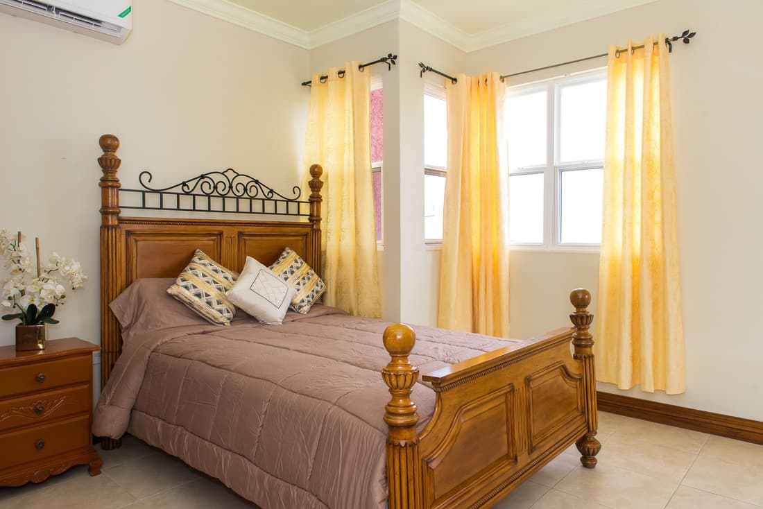 Kinsgton Modern Duplex Apartment with Pool