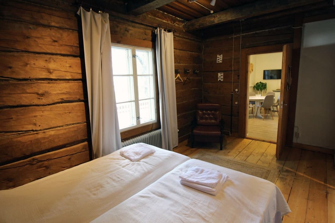 LAURI Historical Log House Manor
