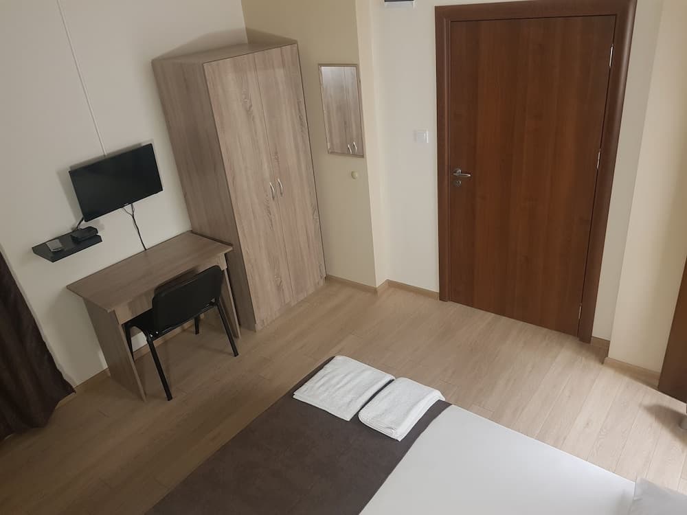 Twain Apart & Rooms