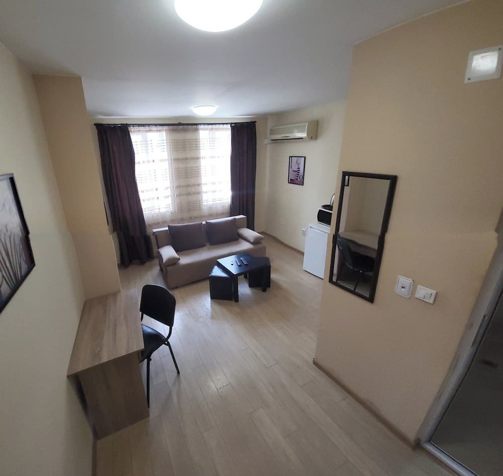 Twain Apart & Rooms