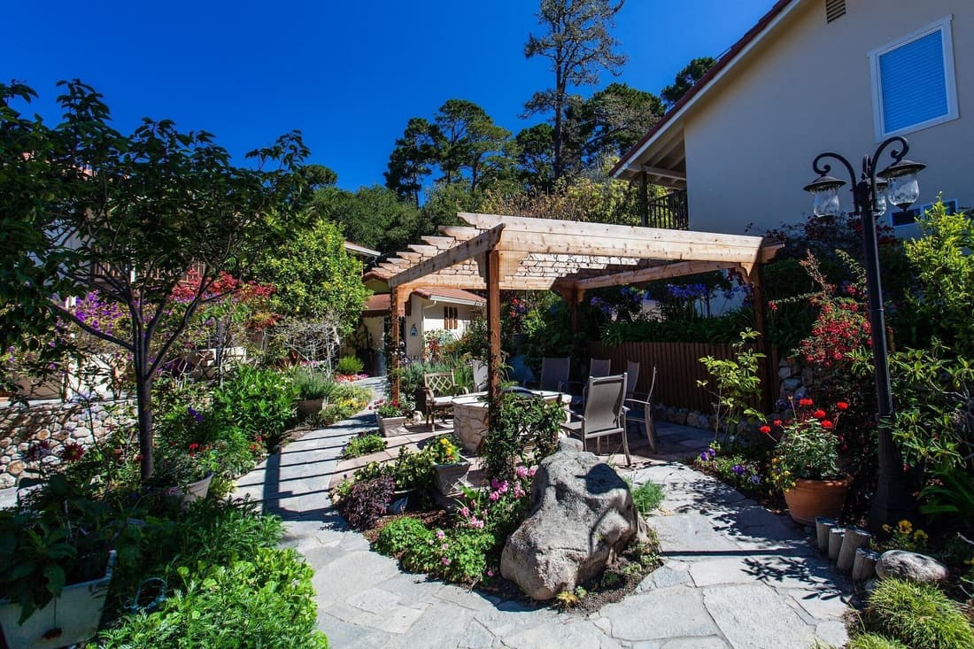 Vendange Carmel Inn & Suites