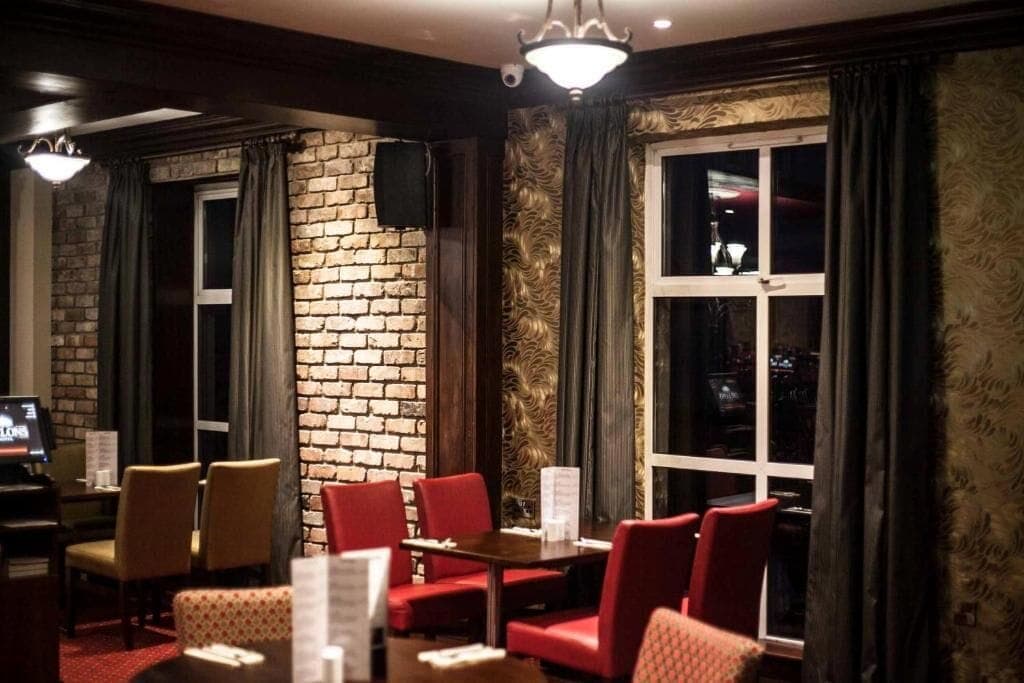 Dillons Hotel