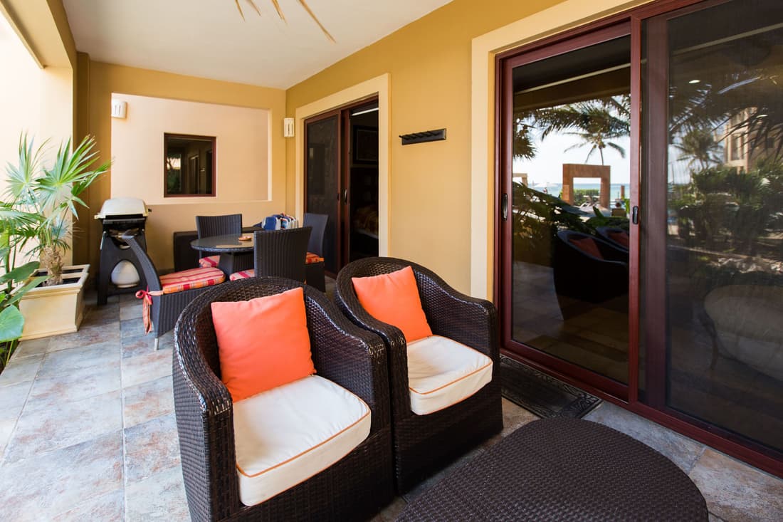 Large ground-floor a 2-bedroom condo with a balcony at ELFARO by DPM