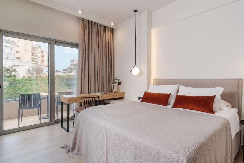 The City Hotel & Suites