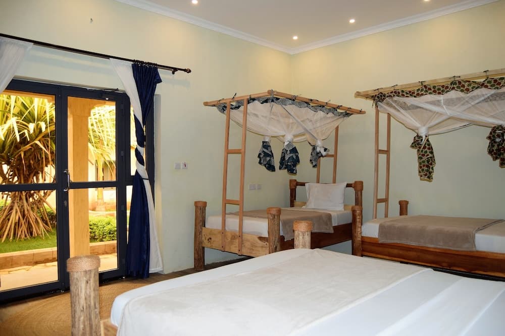 Chanya Lodge