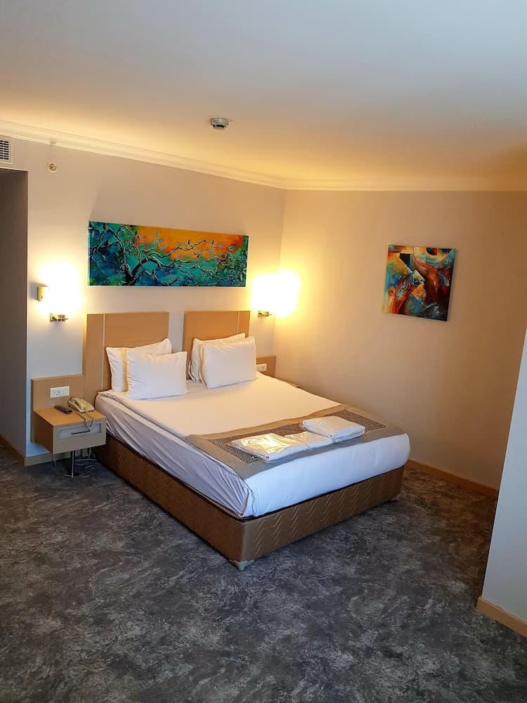 Midas Hotel