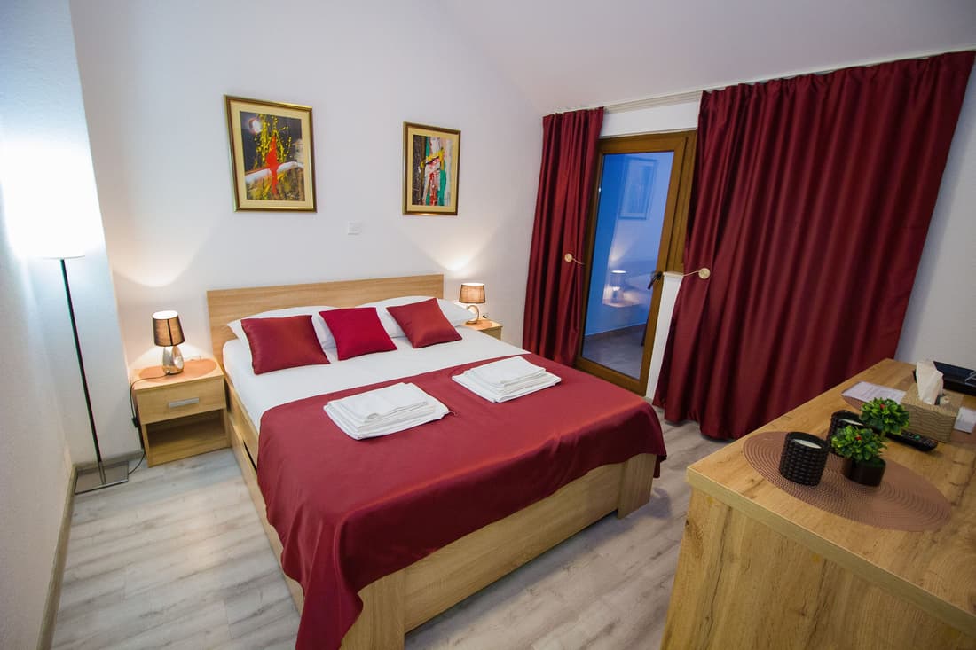 "VILLA DENY" Boutique HOTEL - parking