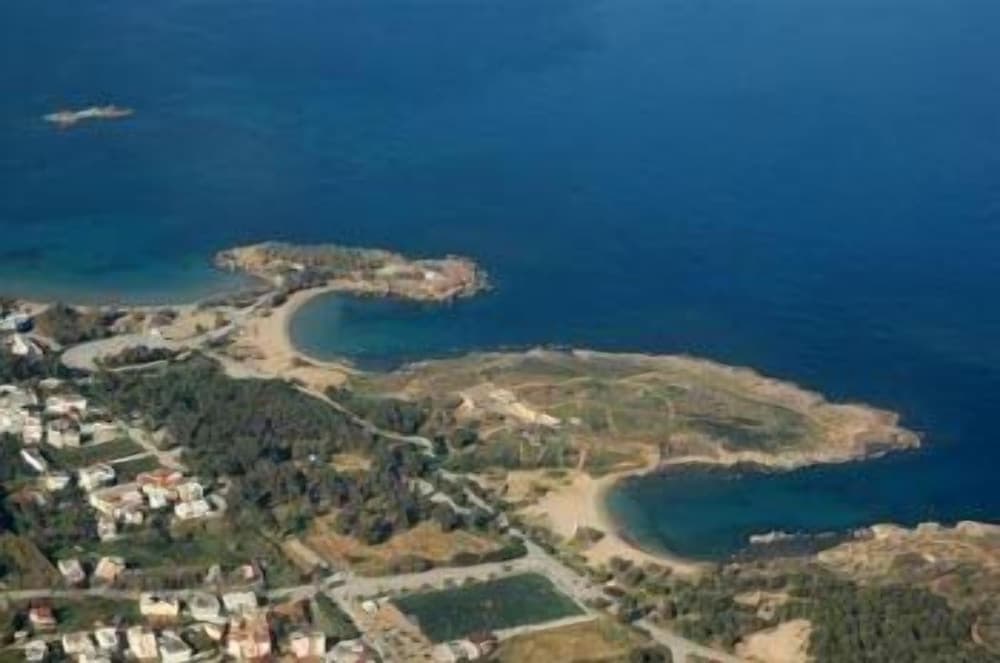 Niriis Hotel