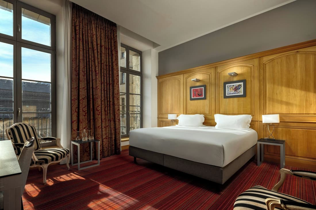 Hotel de Bourgtheroulde, Autograph Collection