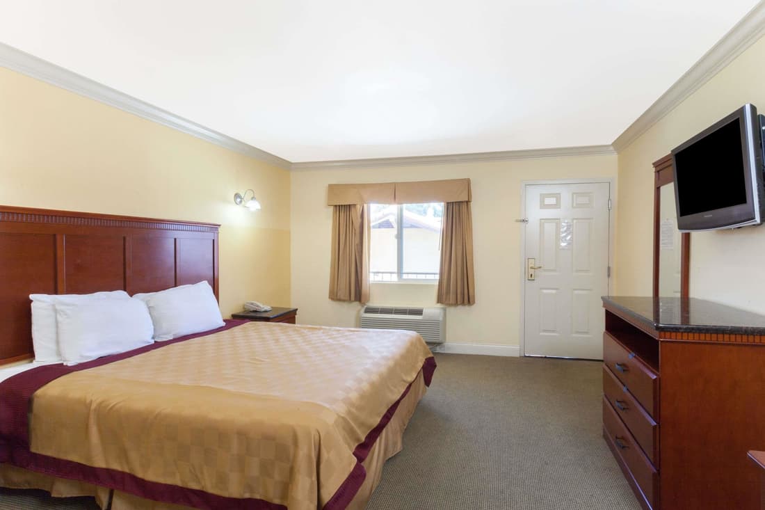 Travelodge by Wyndham Brea