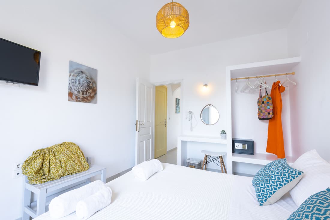 Akrotiri Hotel