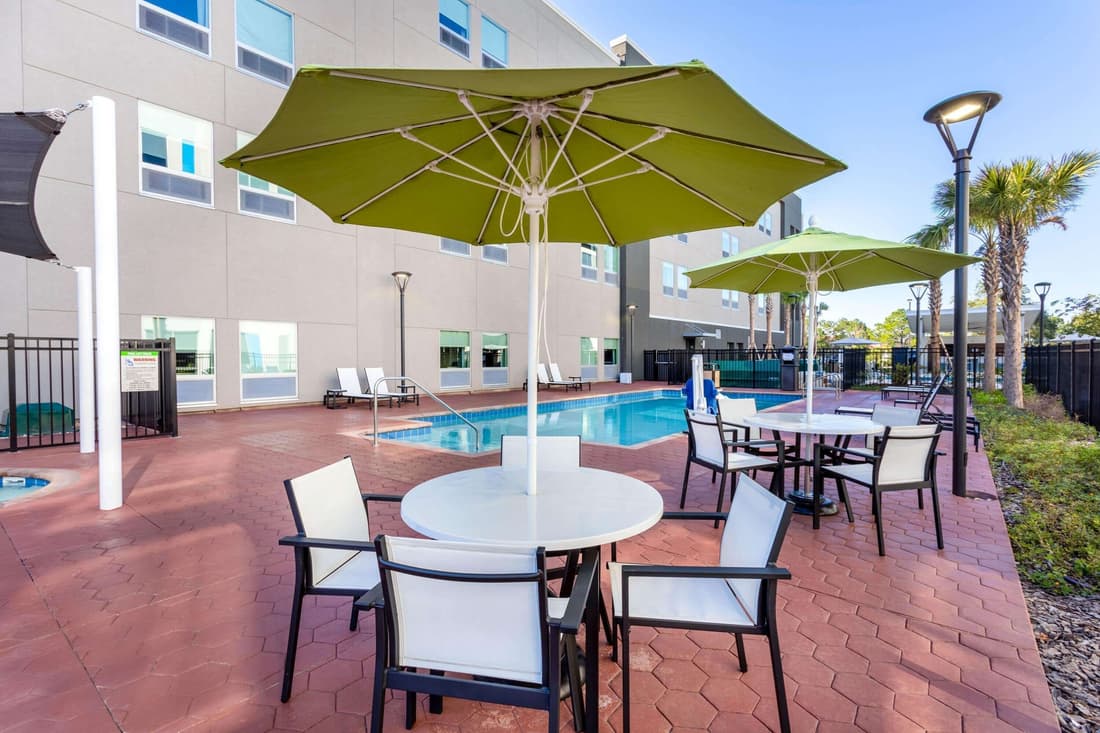 La Quinta Inn & Suites by Wyndham Orlando - IDrive Theme Parks