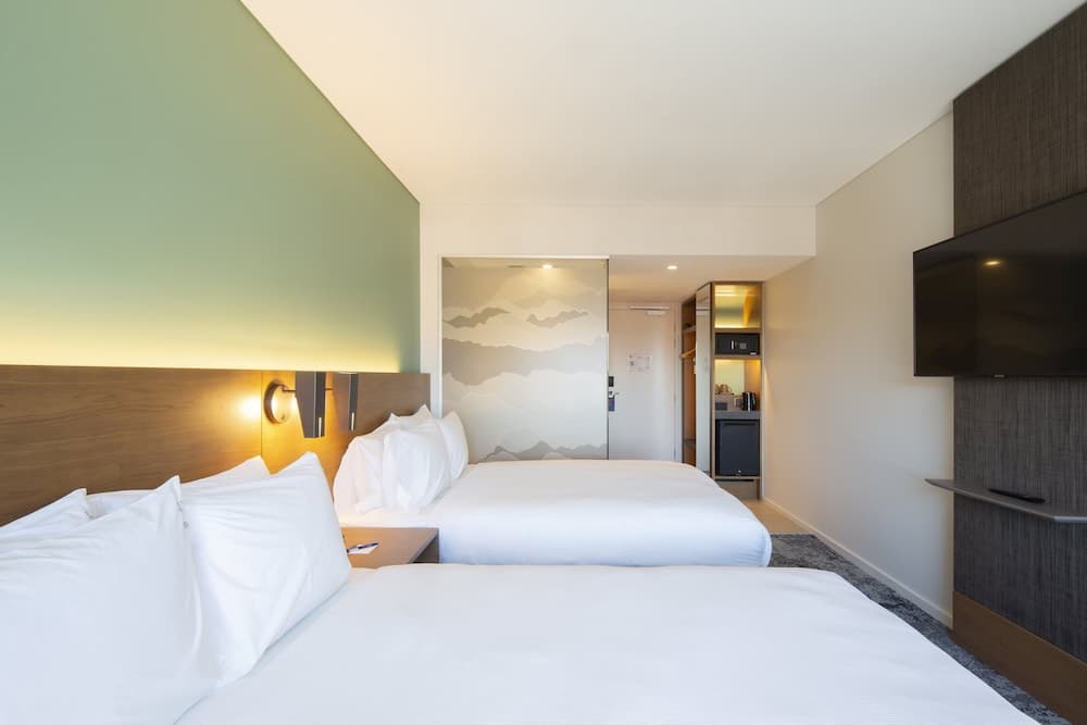 Holiday Inn Express & Suites Queenstown by IHG