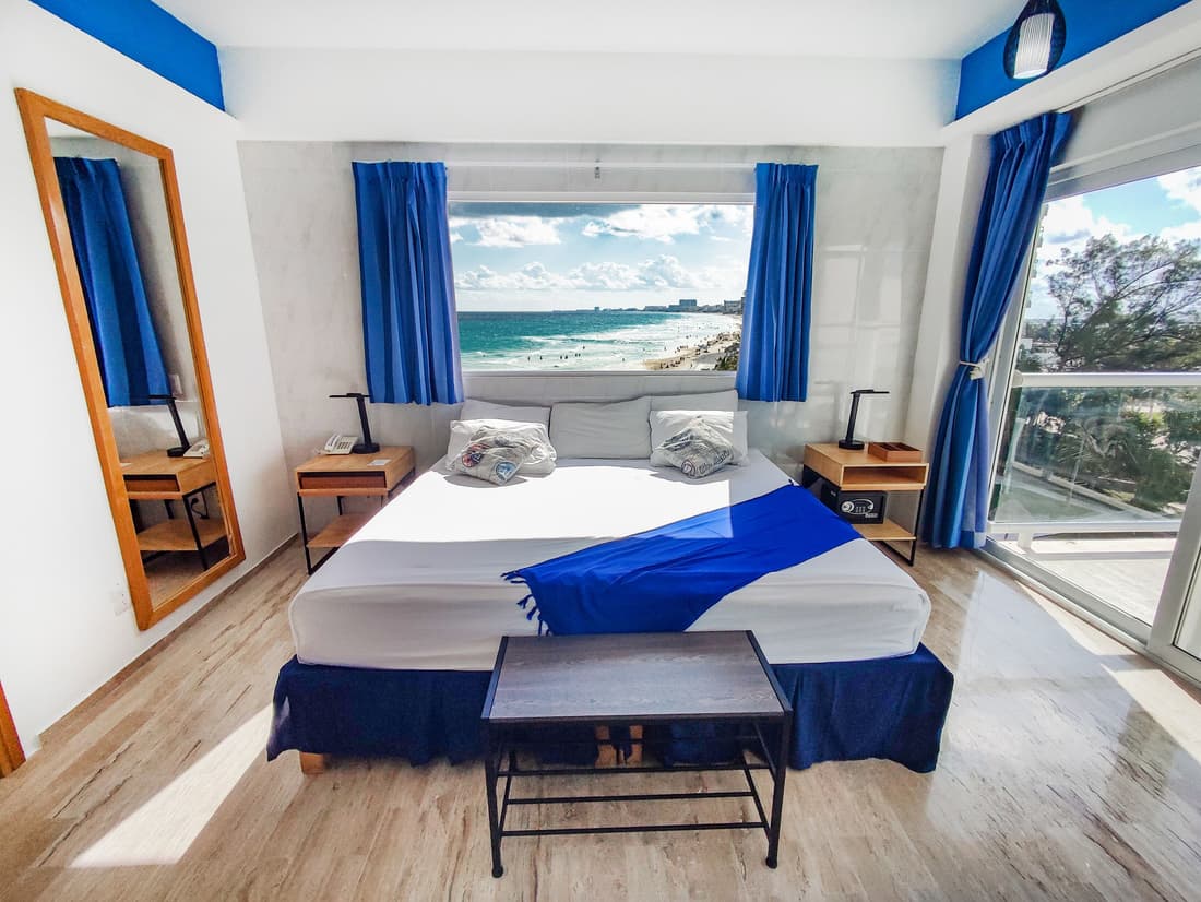 Paradise Beachfront & Nightlife Heart