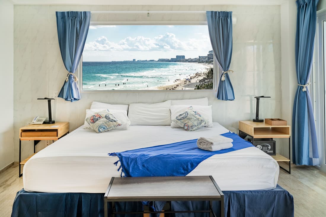 Paradise Beachfront & Nightlife Heart
