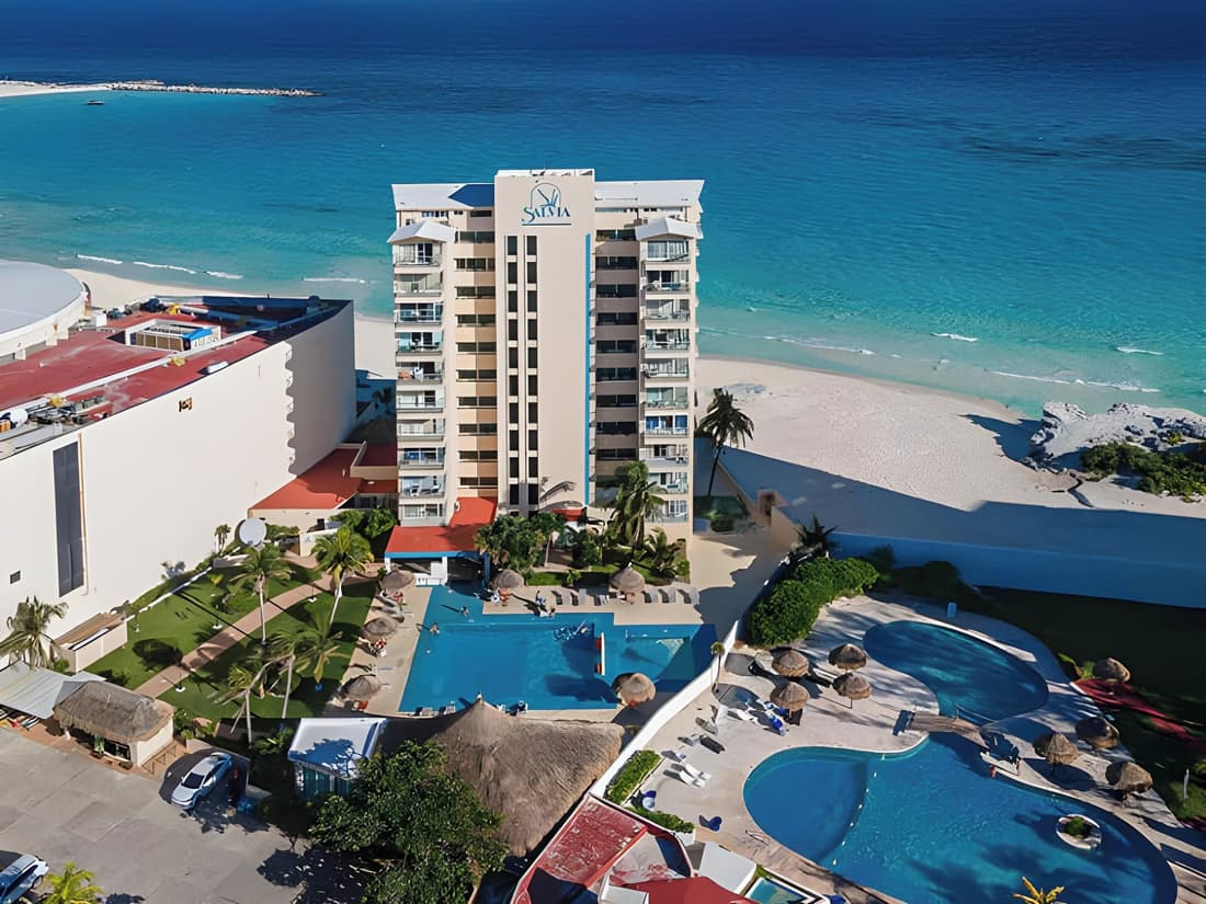 Paradise Beachfront & Nightlife Heart