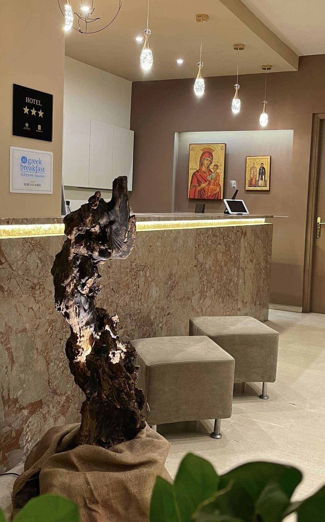 Nidimos Hotel