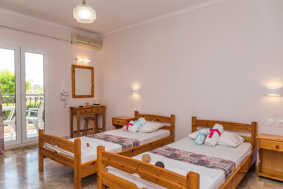 Roussa's Studios and Apartments