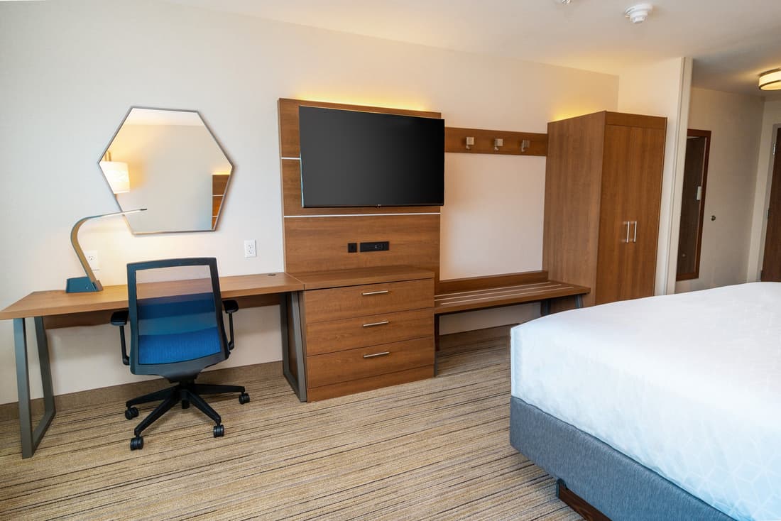 Holiday Inn Express & Suites Las Vegas - E Tropicana by IHG