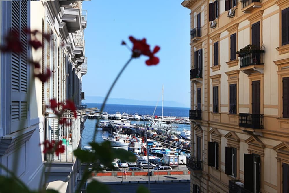 H Rooms Boutique Hotel
