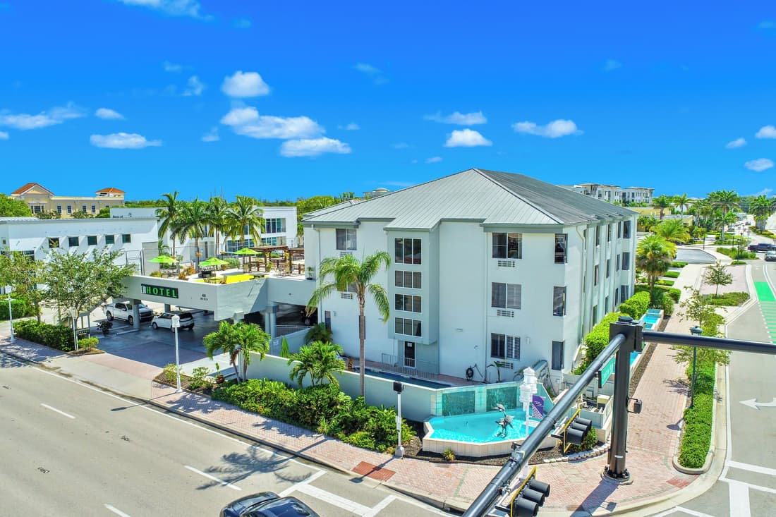 Naples Park Central Hotel