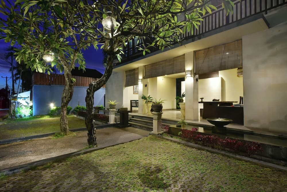 The Khayangan Dreams Villa Umalas