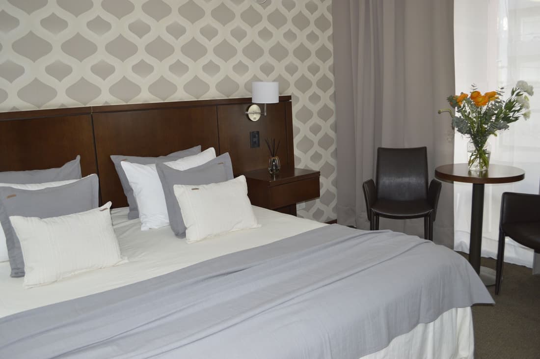 Ian Hotel