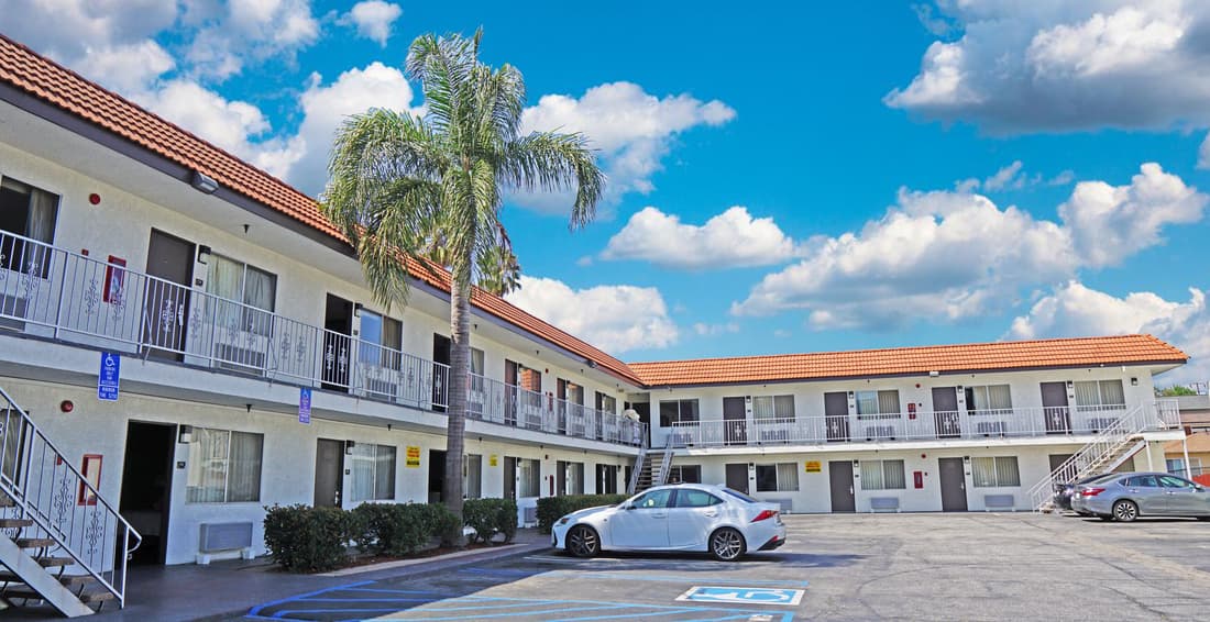Hawthorne Plaza Inn