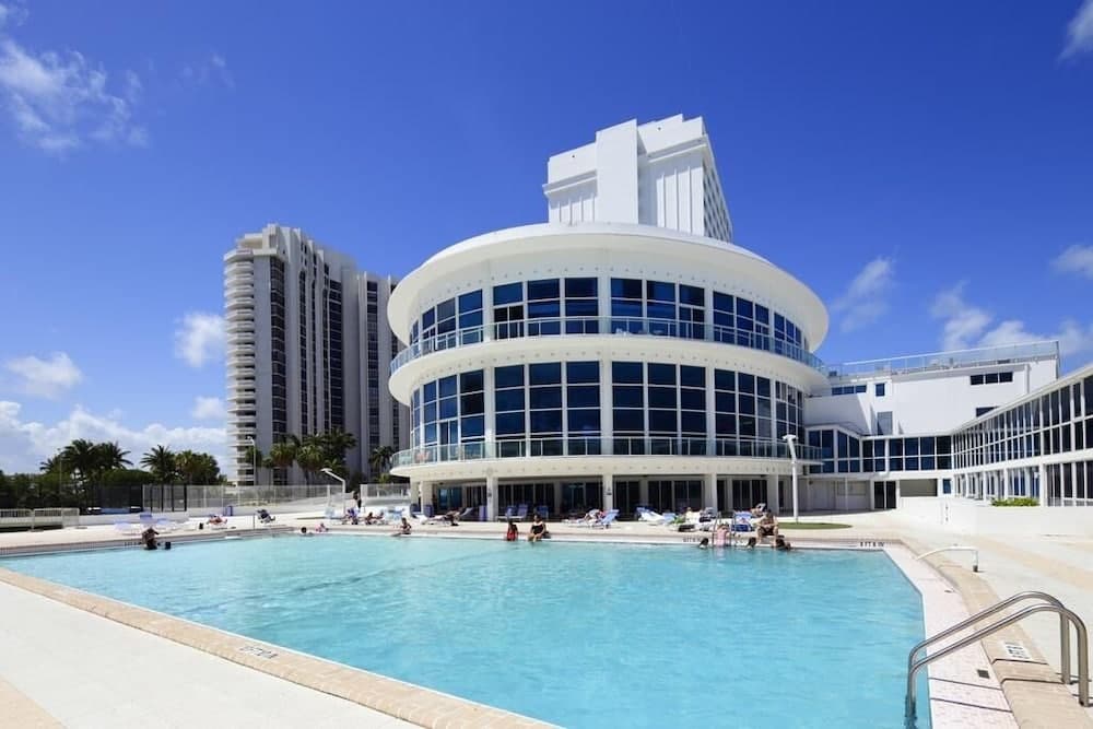 Castle Beach Club Apartments