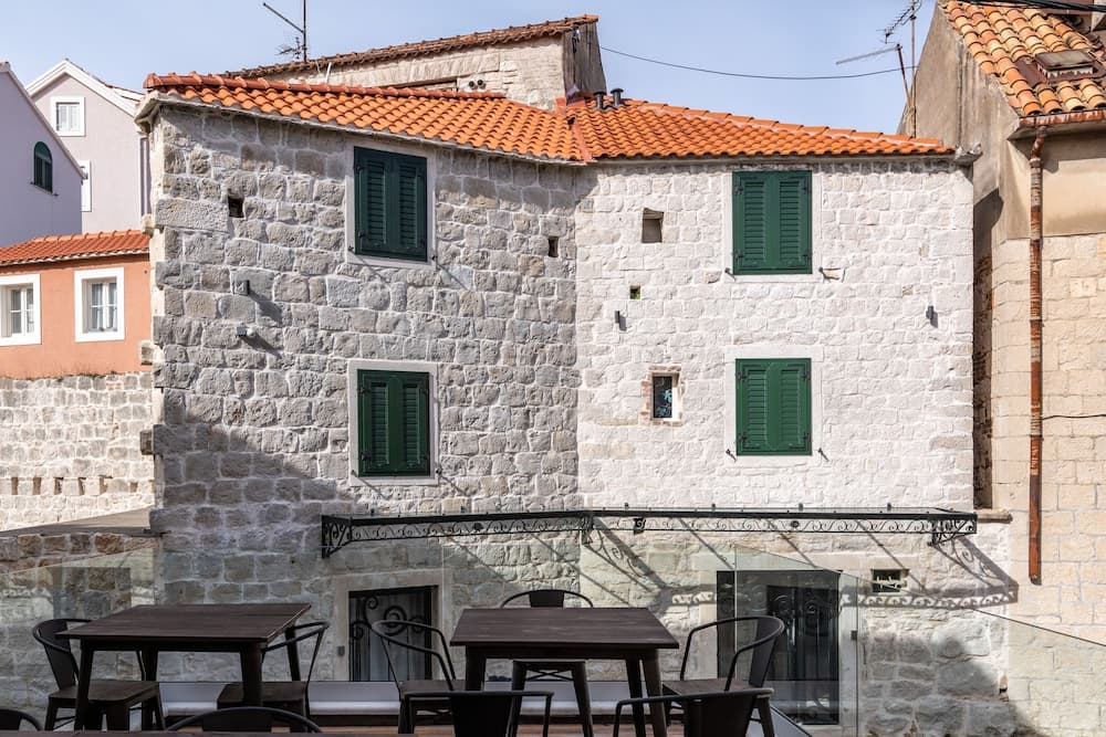Historic Plaza Varos - Adults Only